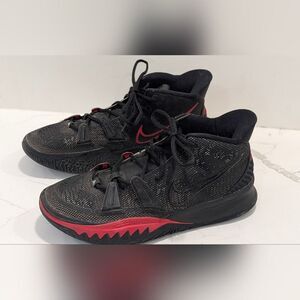 Nike Kyrie 7 Bred Air Zoom TurboBlack Red men 11.5 CQ9326-001 Basketball Flytrap
